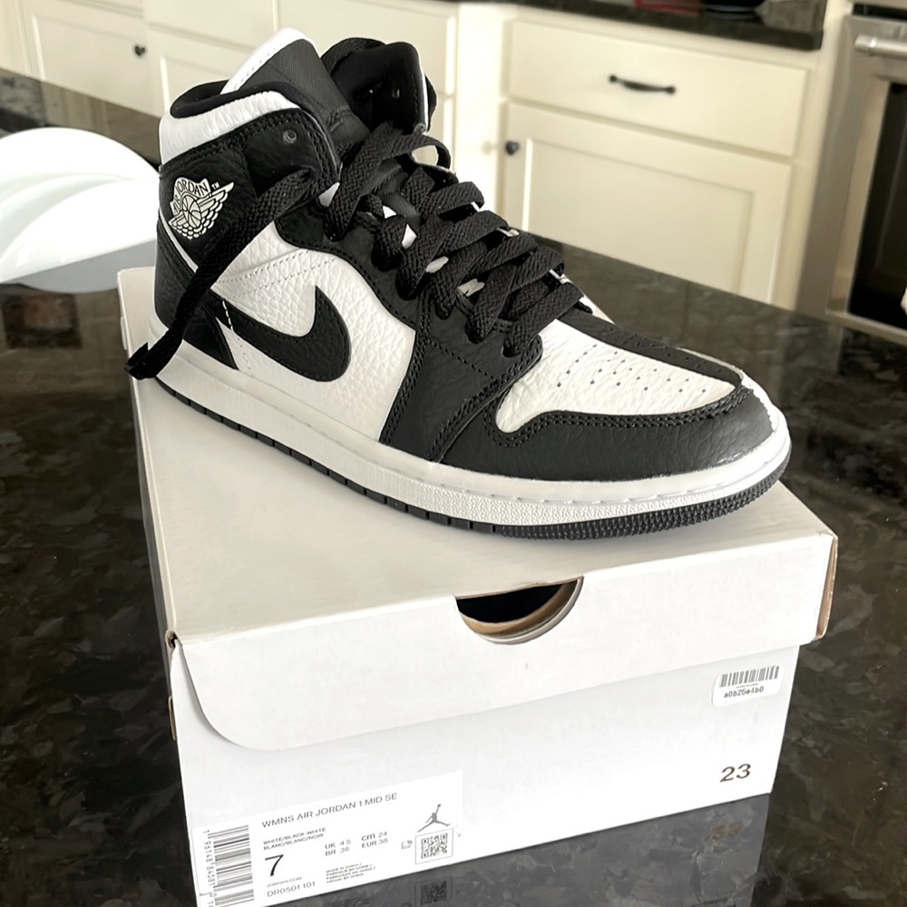Women’s Air Jordan 1 Mid Special Editions